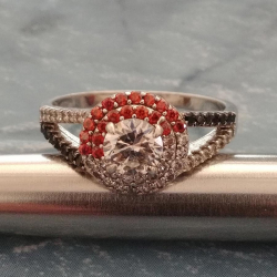 Sterlingsilber-Ring mit Kunststeinen, gefunden von Jim D.