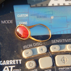 Medieval gold ring, discovered by László F.