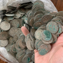 Silbermünzenhort aus dem 15. Jahrhundert, in einem Kochtopf von Daniel P. gefunden.