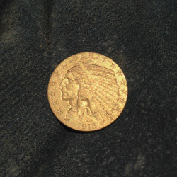 5-Dollar-Goldmünze aus dem Jahr 1913 mit einem Indianerkopf, gefunden von Freddy F.