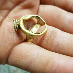 3500 Jahre alter Goldring aus der Bronzezeit, gefunden von Filipe S.
