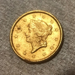 Moneda de $1 de oro, de 1851, encontrada por Steve M.