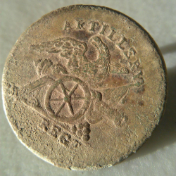 Botón de artillería de la Guerra de 1812, encontrado por Erin C.