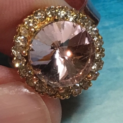 Anillo de oro rosa con 23 diamantes, encontrado por Ray H.