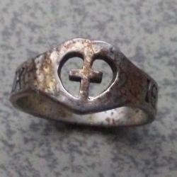 Bague de baptême en argent, trouvée par Jesse H.